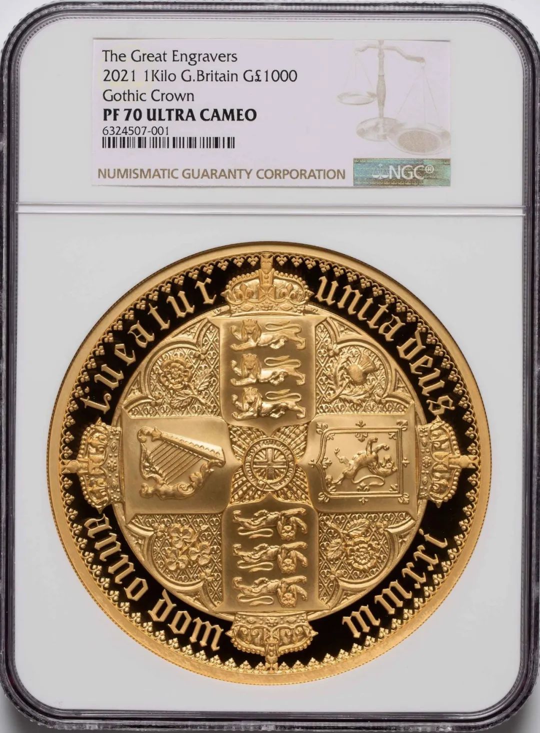 英国2021年“伟大的雕刻家”系列哥特克朗（盾徽面）1,000英镑1公斤精制金币，评级等级为NGC PF 70 Ultra Cameo