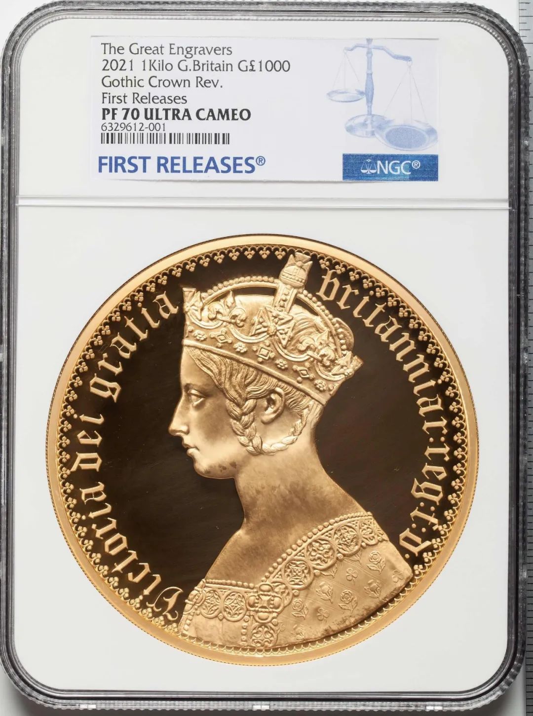 英国2021年“伟大的雕刻家”系列哥特克朗（女王像面）1,000英镑1公斤精制金币（首期发行），评级等级为NGC PF 70 Ultra Cameo