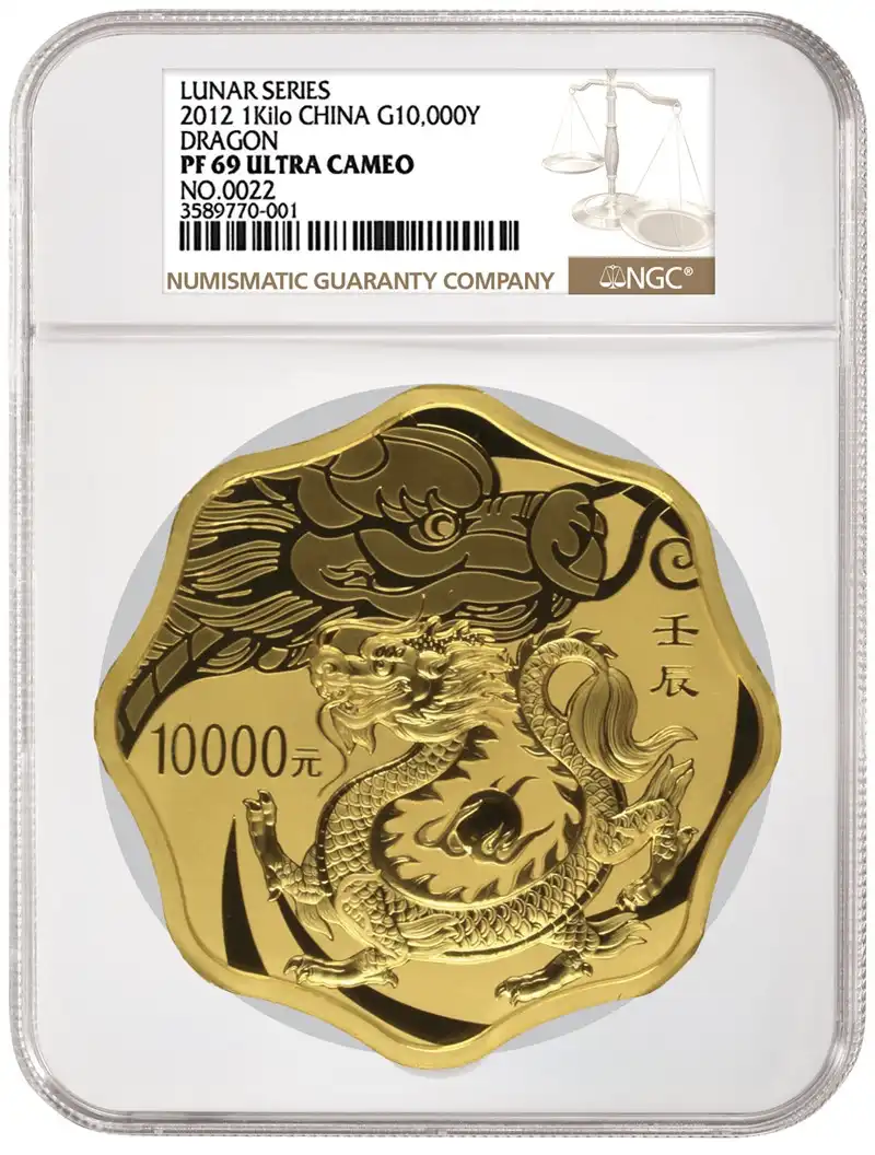 中国2012年壬辰（龙）年10,000元1公斤梅花形金质纪念币，评级等级为NGC PF 69 Ultra Cameo。